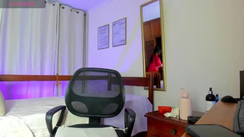 Eli  online show from May 5, 10:10 am