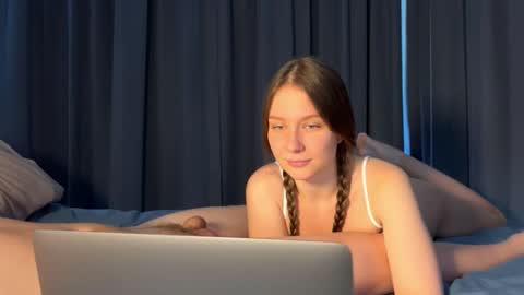 elisadikotti online show from April 17, 2:47 am