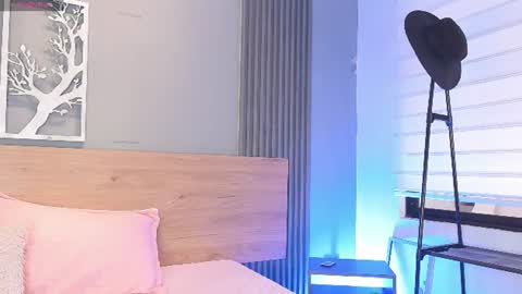 Elise Play Boobs online show from July 25, 9:02 pm