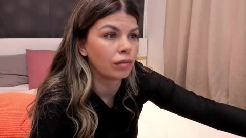 Elly online show from March 11, 8:45 pm