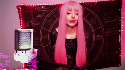 Snapshot of elissayum chatting on March 7, 12:15 am Petite Yumi online show from March 7, 12:15 am