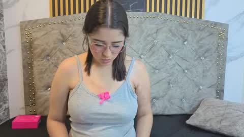 elisvega online show from February 25, 8:01 pm