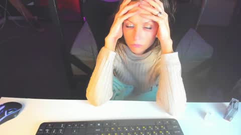 Elizabethangel online show from March 6, 2:40 pm