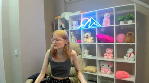 Elizabeth online show from February 28, 9:15 am