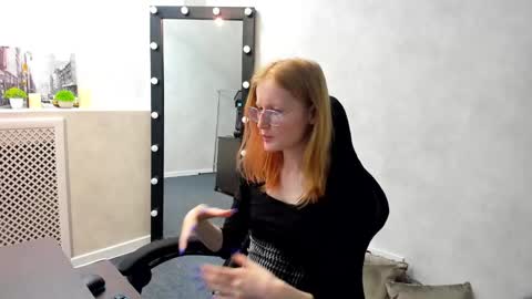 Elizabeth online show from March 7, 1:09 am