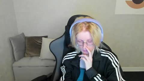 Elizabeth online show from September 21, 1:31 am