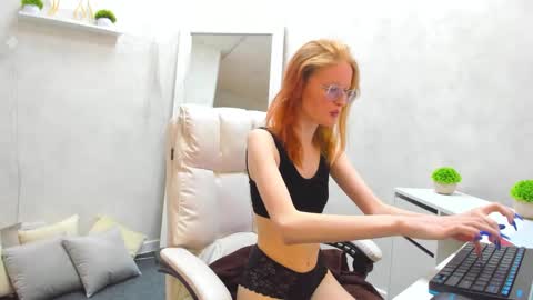 Elizabeth online show from March 10, 11:23 am