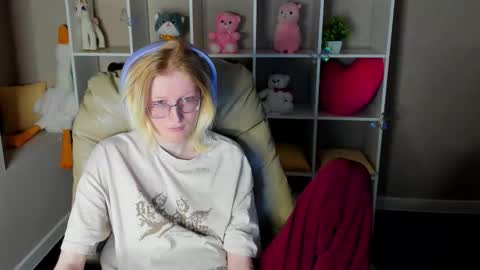 Elizabeth online show from December 18, 1:45 am