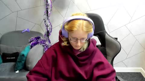 Elizabeth online show from December 23, 1:01 am