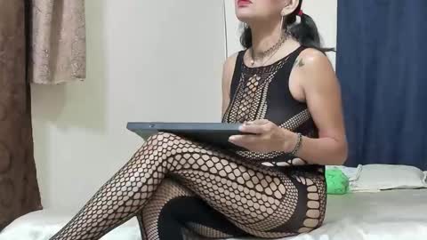 Elizabeth Mathure online show from January 14, 9:17 am