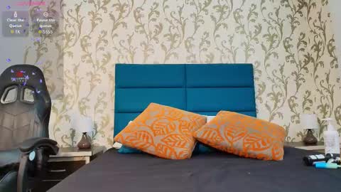 Elizabeth  online show from March 14, 9:30 pm