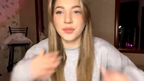 Mia online show from February 1, 5:21 pm