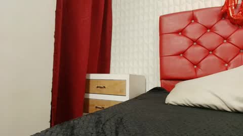 Elizabetth Roman  online show from March 19, 9:09 pm