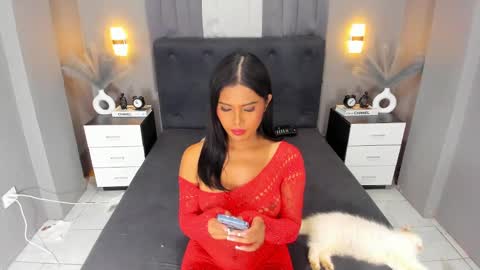 Ella online show from December 5, 10:39 am