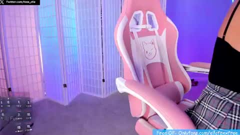 ella_foxx online show from July 31, 2:45 am