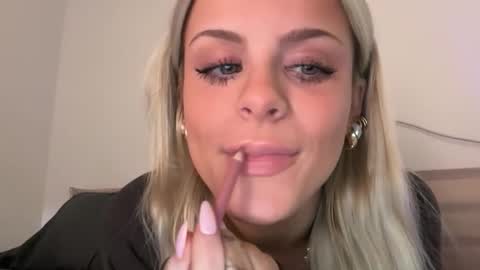 Ella online show from February 4, 4:27 am