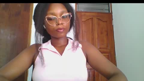 Ella online show from January 17, 1:03 pm