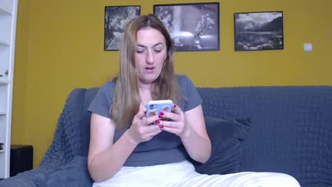 Snapshot of ella_max_live chatting on February 8, 6:22 am Ella  Max online show from February 8, 6:22 am