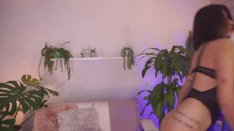 ELLA OWEN online show from May 4, 9:21 pm