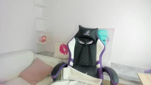 Ella online show from January 15, 1:58 am