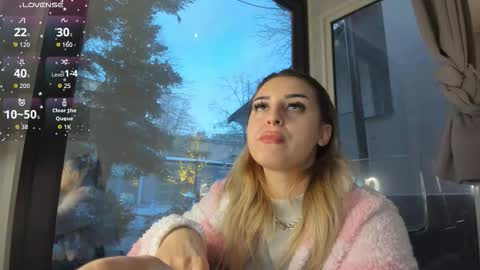 ella_vee online show from January 9, 5:46 am