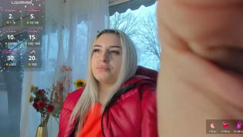 ella_vee online show from March 30, 4:34 am