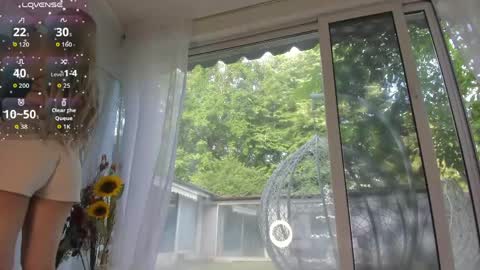 ella_vee online show from June 4, 4:51 am