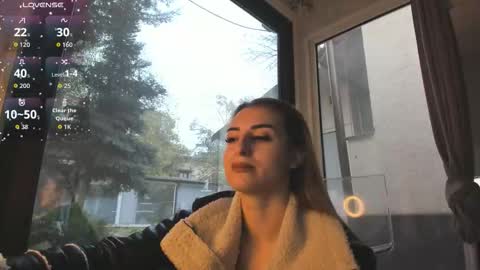 ella_vee online show from November 17, 6:38 am