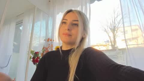 ella_vee online show from March 10, 5:56 am