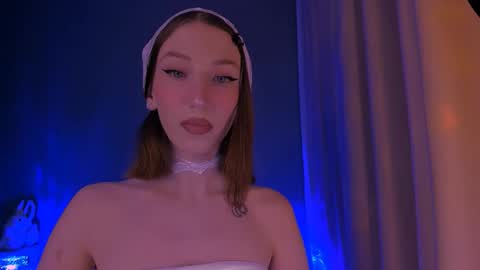 ellaamber online show from November 17, 11:02 am