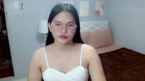 EllaFord online show from June 17, 2:22 pm