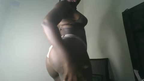 ellah-simone online show from May 3, 2:45 pm