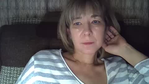 ellajohnsonx online show from December 19, 4:34 am
