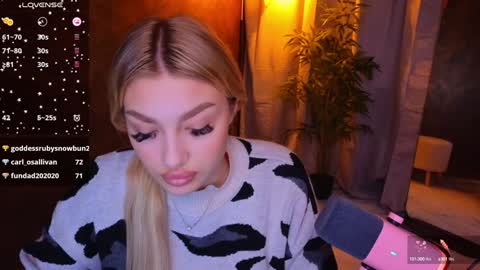 ellamilla online show from January 21, 9:03 am