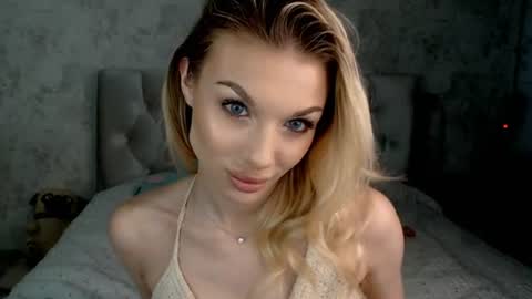 ellamilla online show from June 24, 1:29 pm