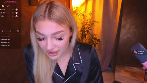 ellamilla online show from January 14, 12:45 pm