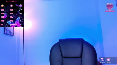 ellarosee_ online show from January 16, 6:50 pm