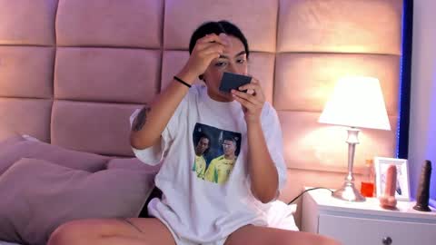 Ella Sanders online show from April 4, 10:28 pm