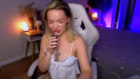 Ella online show from January 18, 1:31 pm