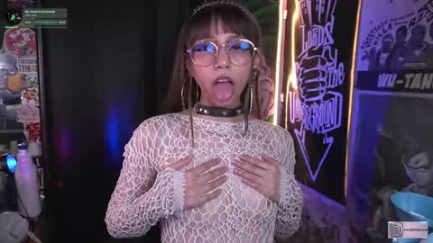 follow me on instagram .    online show from September 30, 9:47 pm