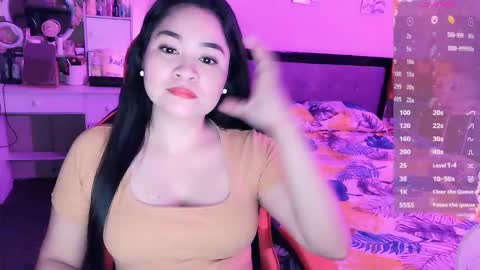 Snapshot of elleelle123 chatting on October 18, 12:37 am Ann online show from October 18, 12:37 am