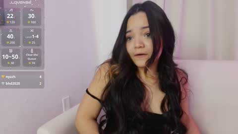 Snapshot of elli_snow chatting on October 1, 5:23 pm elli_snow online show from October 1, 5:23 pm