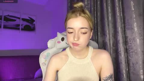 ellianagarnes online show from March 1, 10:25 pm