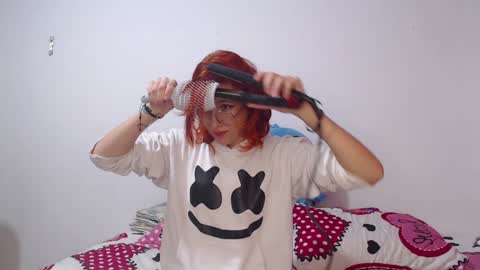 Snapshot of ellie_andy19 chatting on January 4, 4:44 am kev  dani online show from January 4, 4:44 am