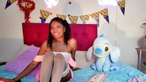 ellie_cute7 online show from July 8, 7:39 pm