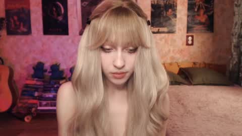 Snapshot of ellie_friendly chatting on March 2, 12:09 am ellie_friendly online show from March 2, 12:09 am