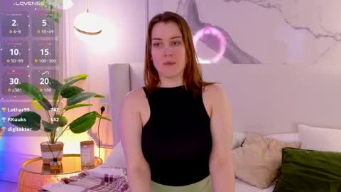 elliegarson__ online show from April 15, 7:06 pm