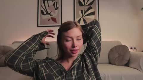 Elizabeth or you can call me Ellie online show from October 4, 5:11 pm