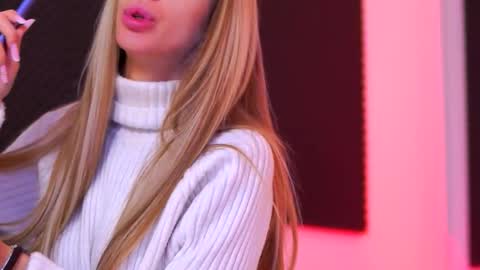 Ellie online show from January 7, 4:06 am