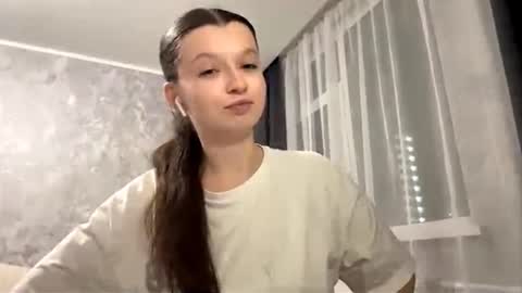 Ellie online show from December 2, 3:54 pm